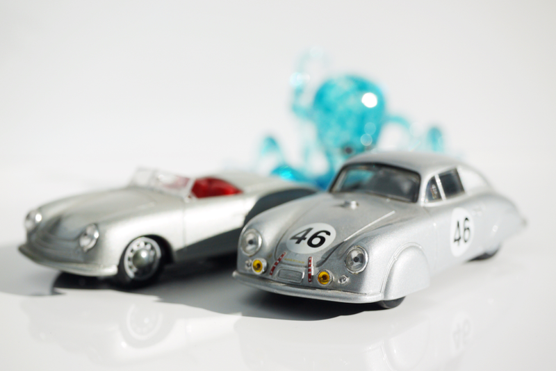 Illustration for article titled Kyosho Porsche 1 1/64 #84 - Projekt RennSport Käfer #2 - 1965 Porsche 356 C Coupe